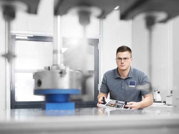 CHRIST Feinmechanik | Mensch und Maschine